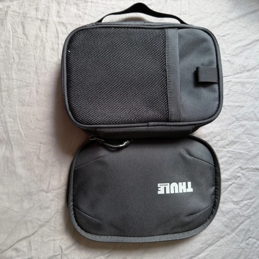 Thule Subterra PowerShuttle Electronics Organizer Travel Case NWT Black